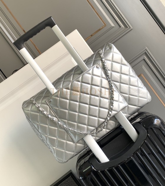 Ch**el Deauville Tote Bag Metallic Lambskin Silver Size 37×28×18cm Master Quality