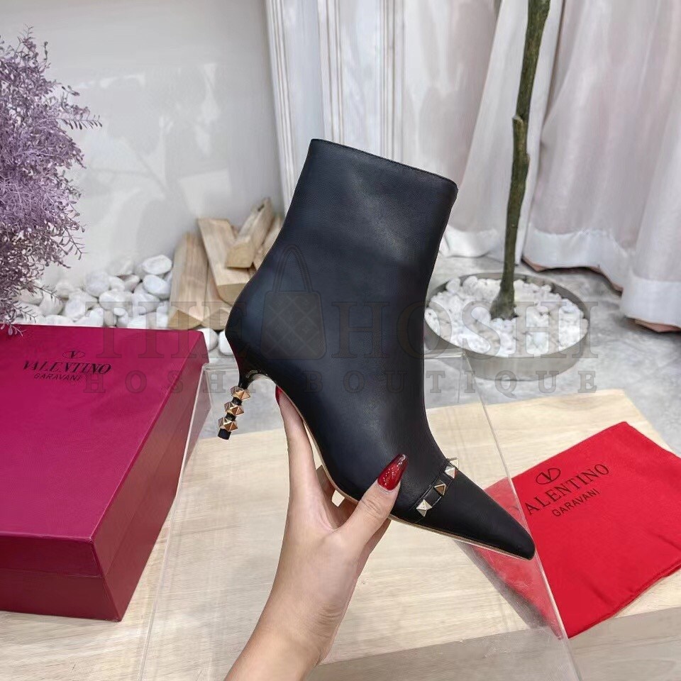 Va1e*ntin0 Black Rockstud Ankle Boots with Sculpted Heel Master Quality