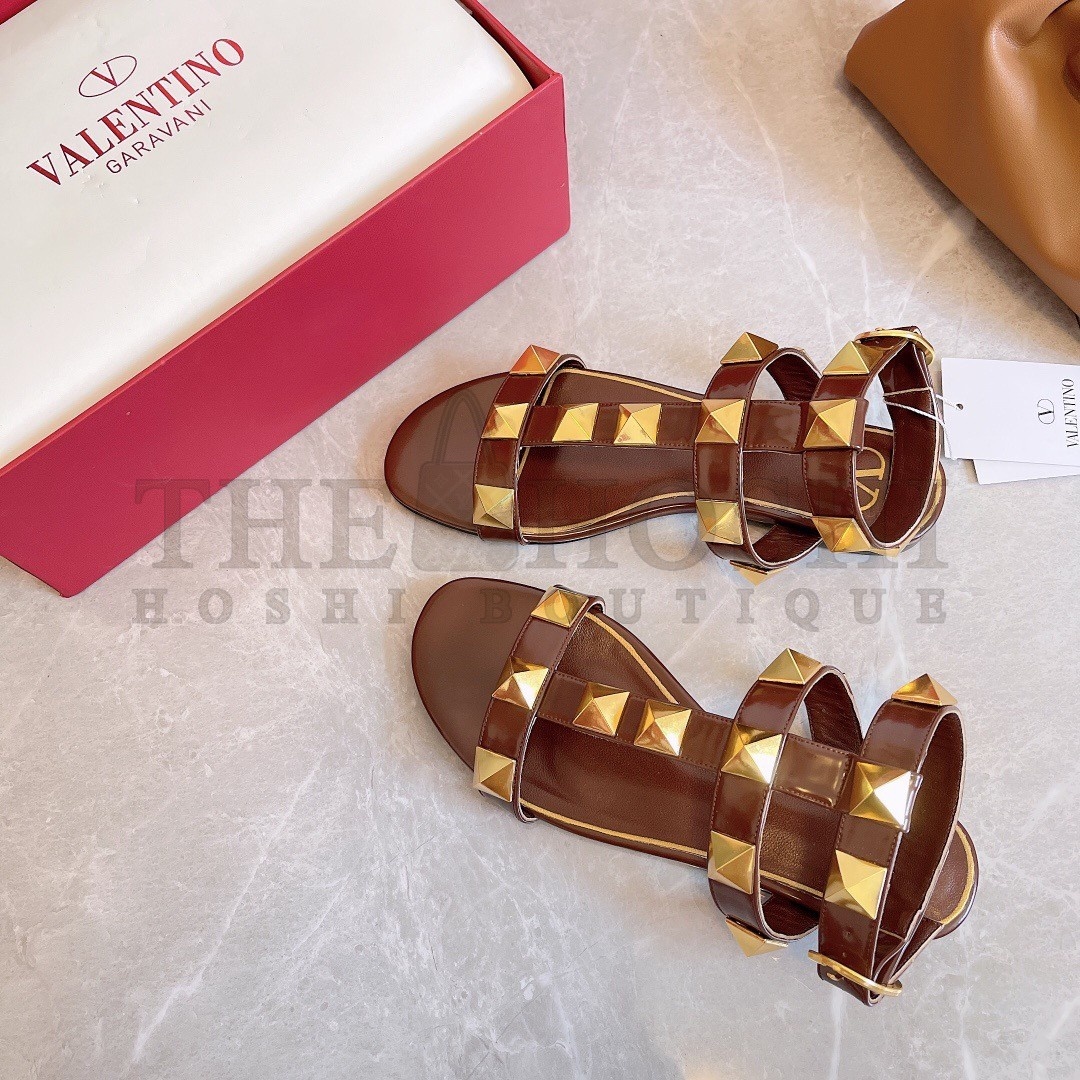 Va1e*ntin0 Roman Stud Flat Sandals In Fondant Calfskin Master Quality