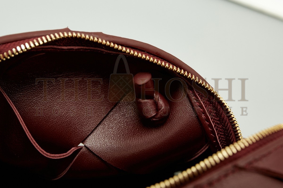 B0tt*ga Ven*ta Mini Cassette Camera Bag In Bordeaux Lambskin Master Quality