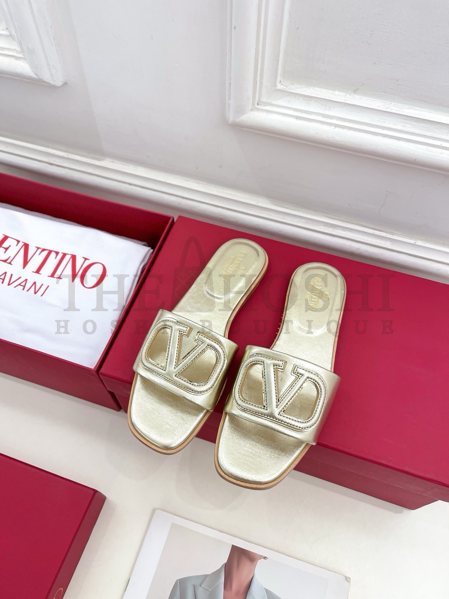 Va1e*ntin0 VLogo Cut-out Slide Sandals in Gold Metallic Leather Master Quality