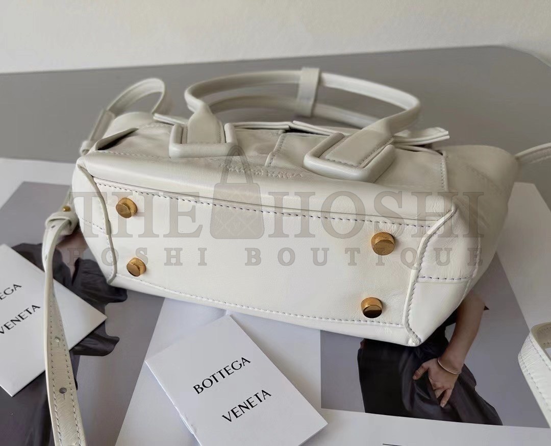 B0tt*ga Ven*ta Mini Arco Bag In White Intrecciato Leather Master Quality