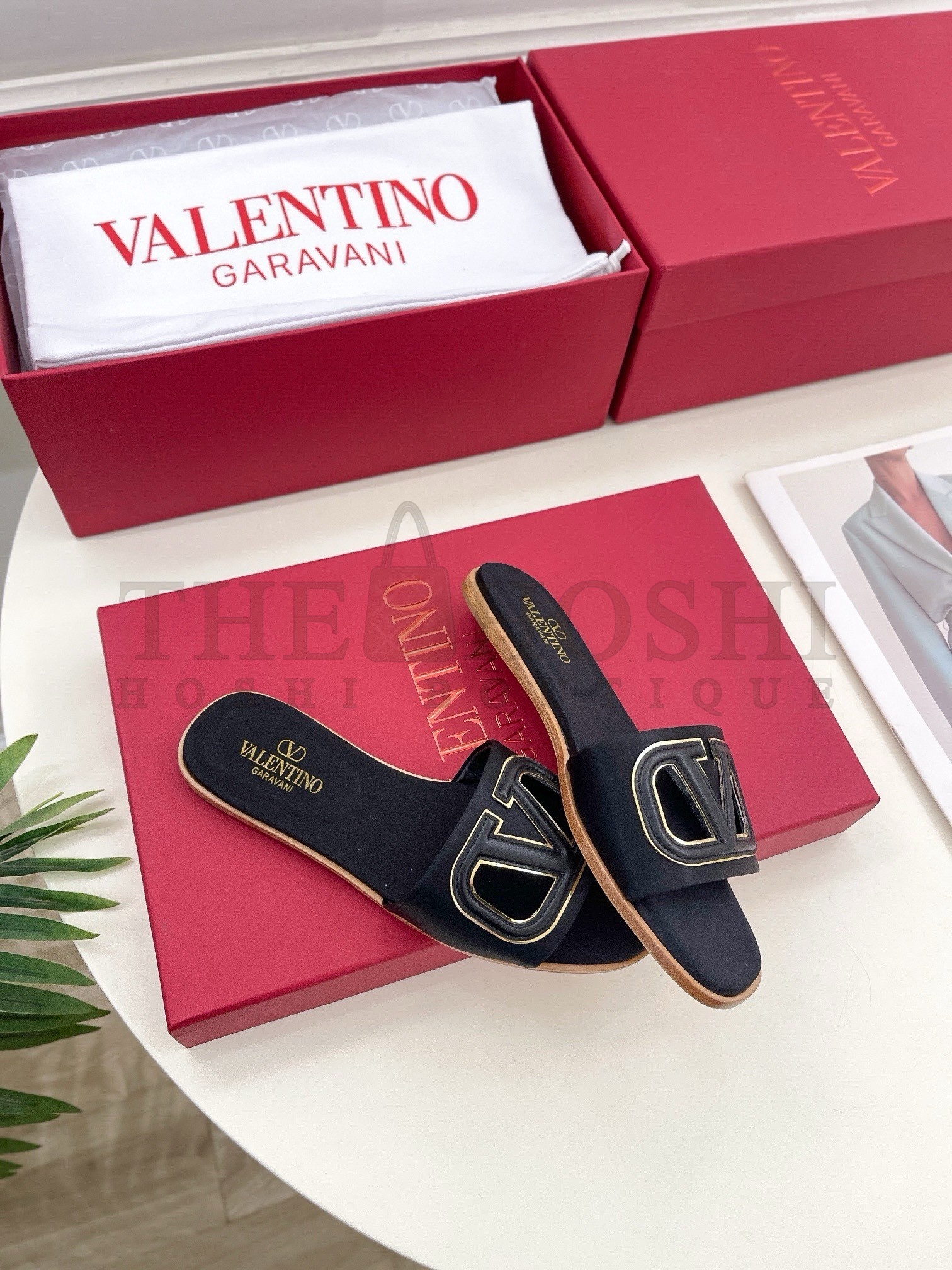 Va1e*ntin0 VLogo Cut-out Slide Sandals in Black Leather Master Quality