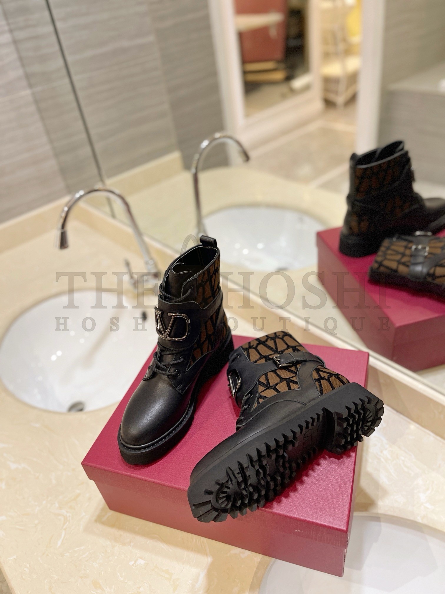 Va1e*ntin0 Vlogo Signature Combat Boots in Noir Toile Iconographe Master Quality