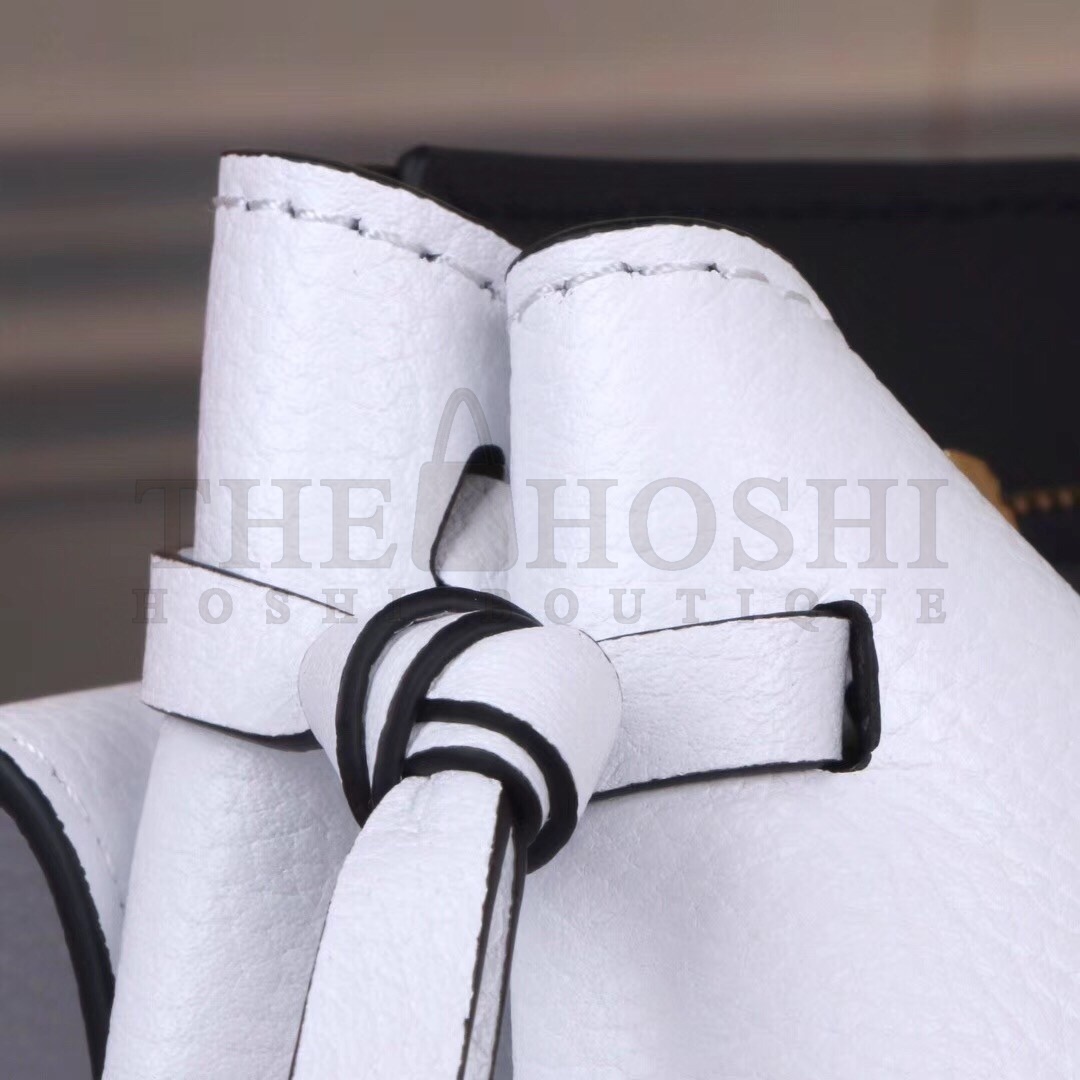 Va1e*ntin0 Medium VRing Chain Bag In White Grainy Calfskin Master Quality