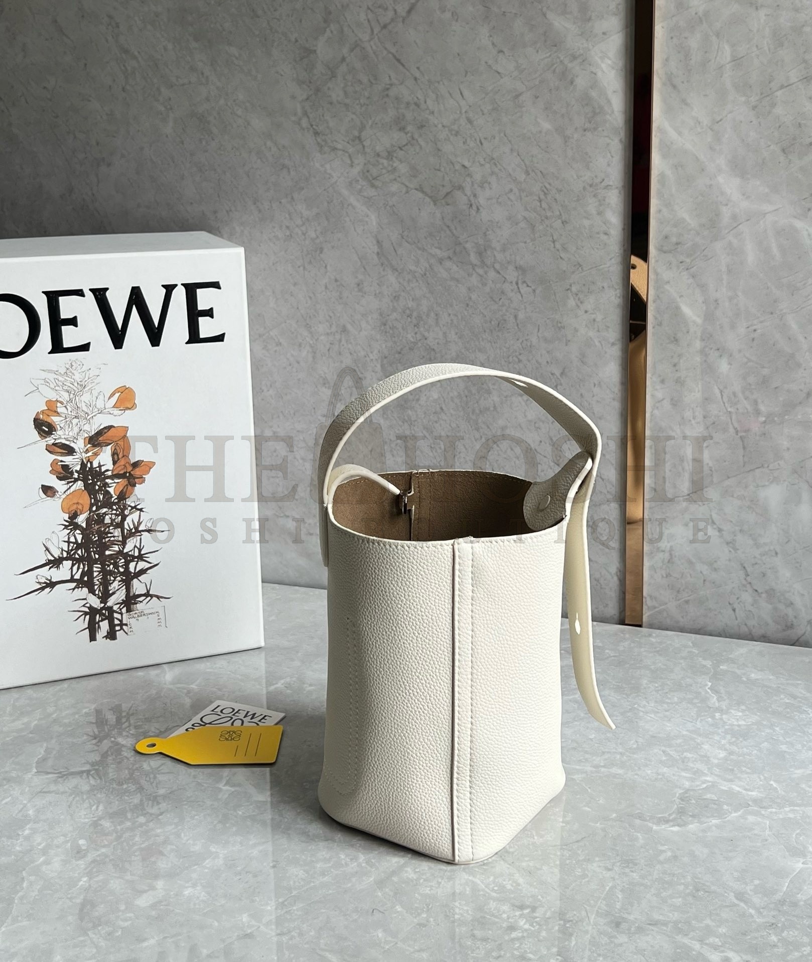 L0ew* Mini Pebble Bucket Bag in White Grained Leather Master Quality