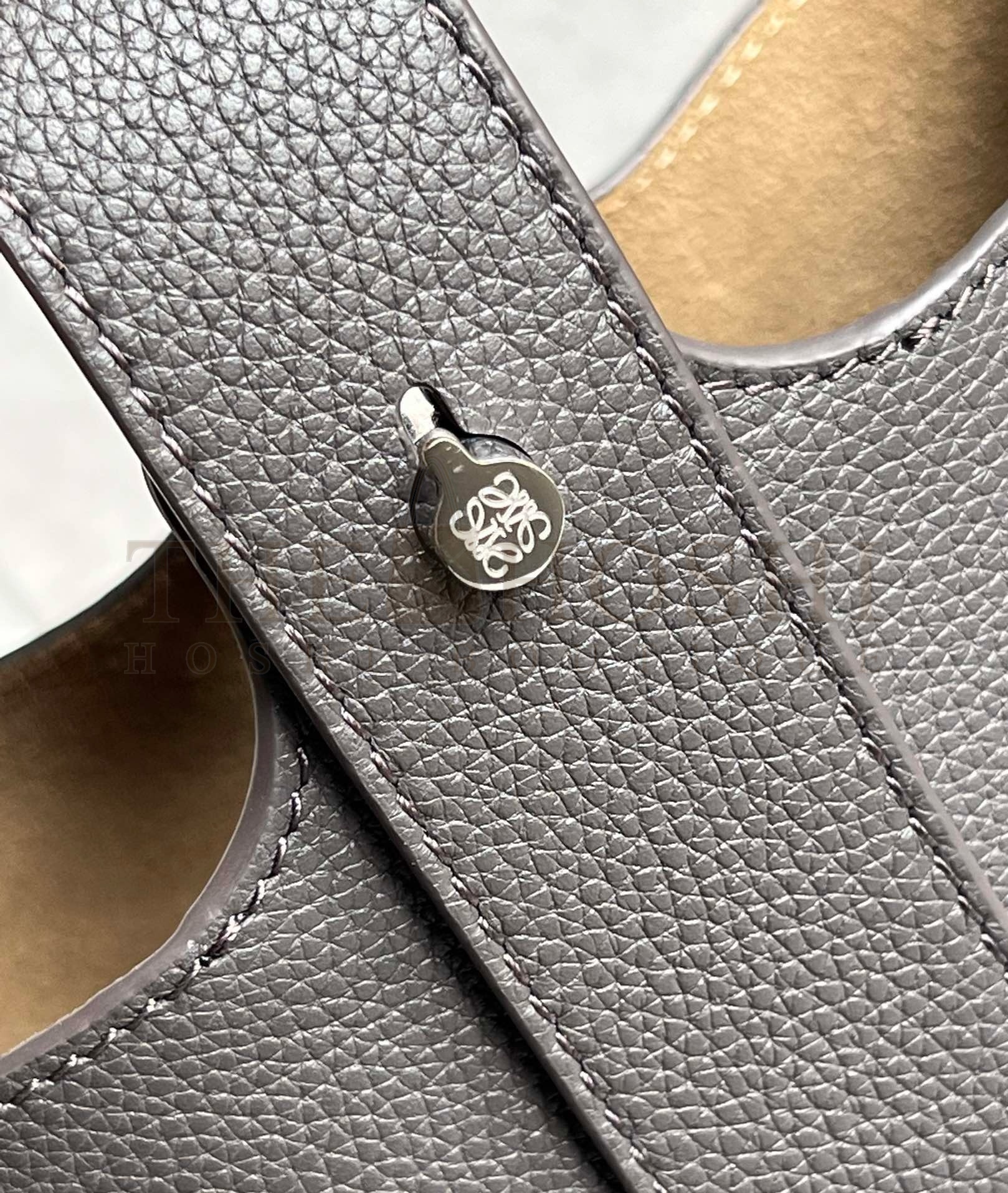 L0ew* Mini Pebble Bucket Bag in Black Grained Leather Master Quality