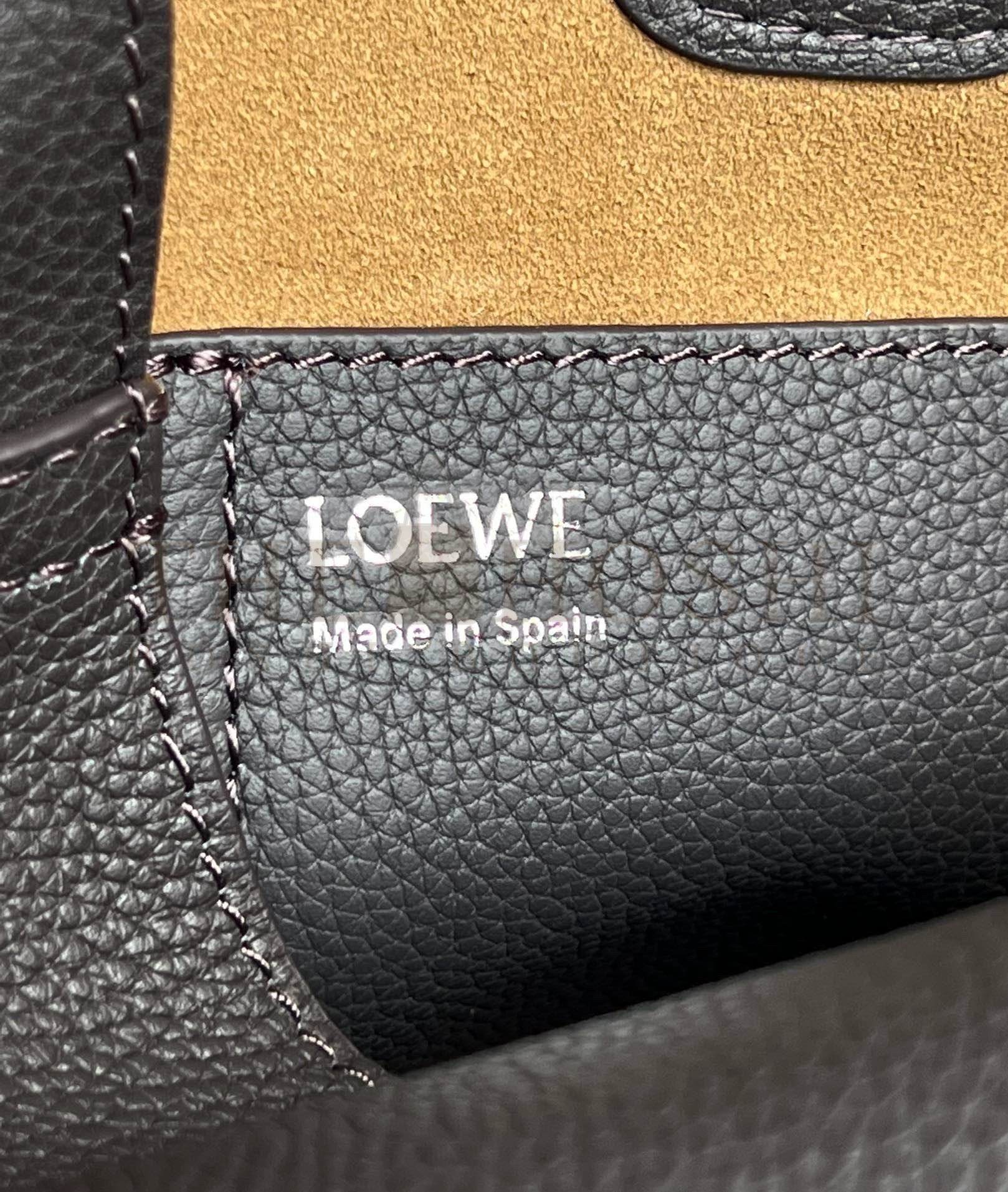 L0ew* Mini Pebble Bucket Bag in Black Grained Leather Master Quality