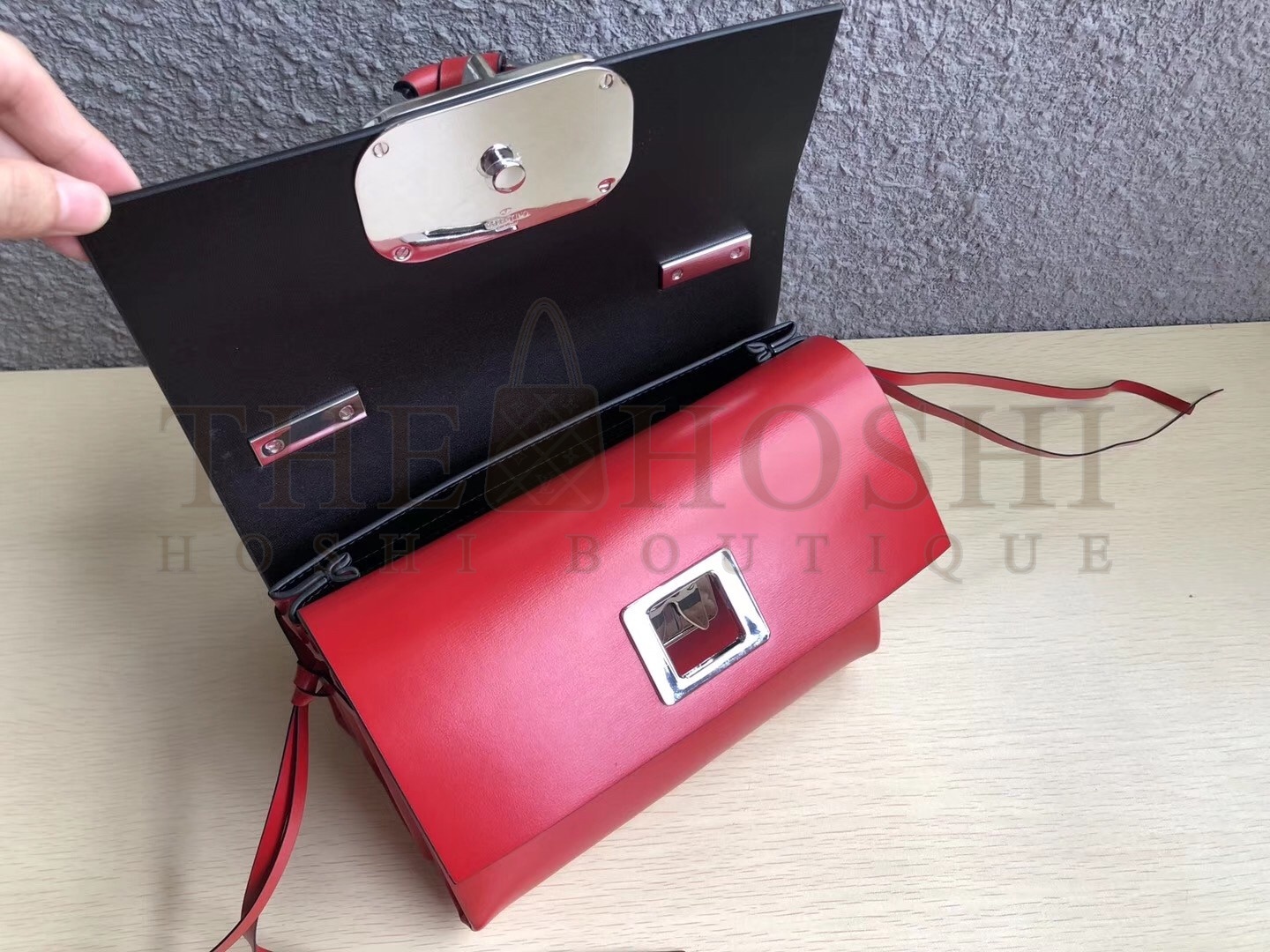 Va1e*ntin0 Small Love Vring Shoulder Red Bag Master Quality