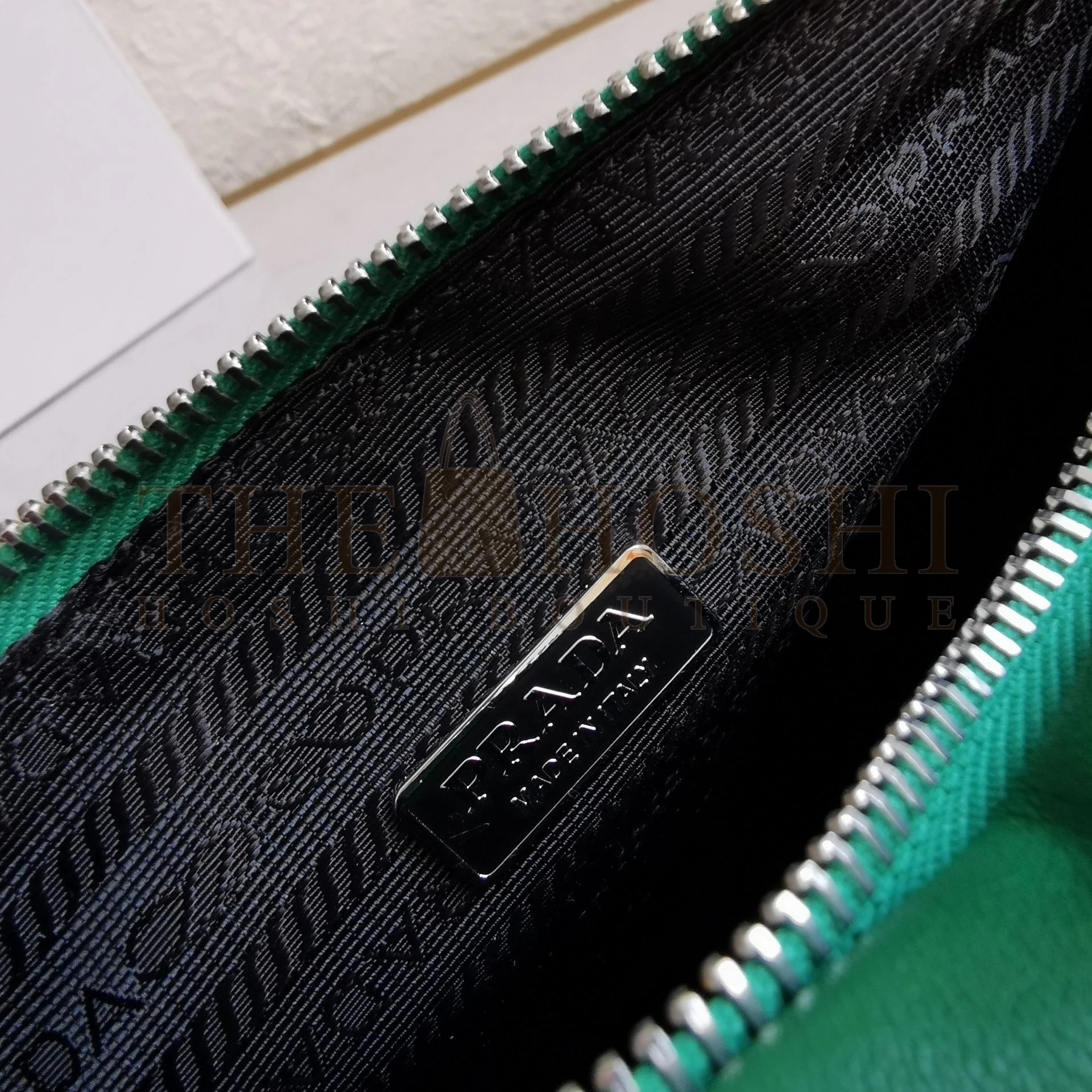 Pra*a Triangle Shoulder Bag In Green Calfskin Master Quality
