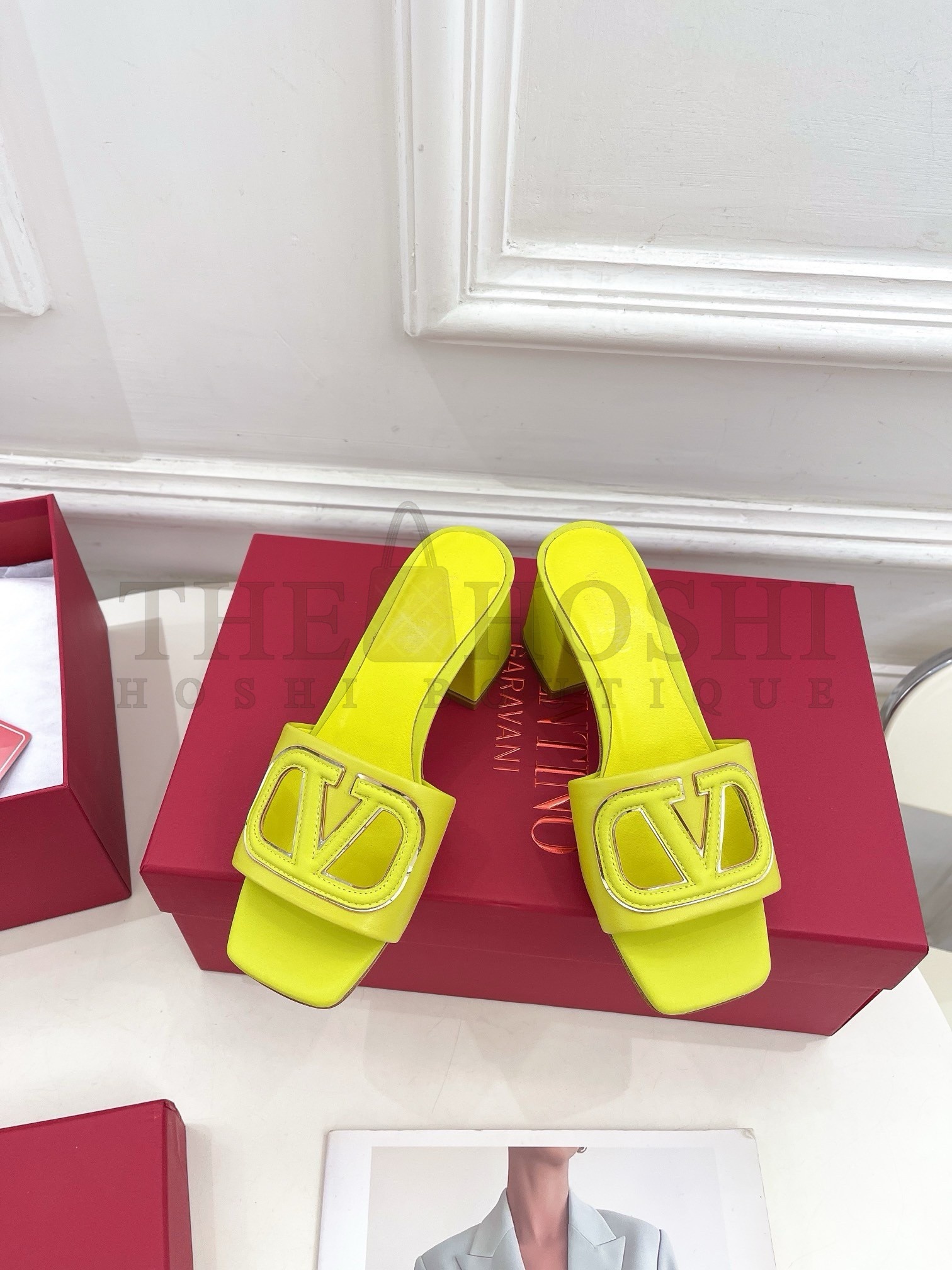 Va1e*ntin0 VLogo Cut-out Slide Sandals 60mm in Yellow Leather Master Quality