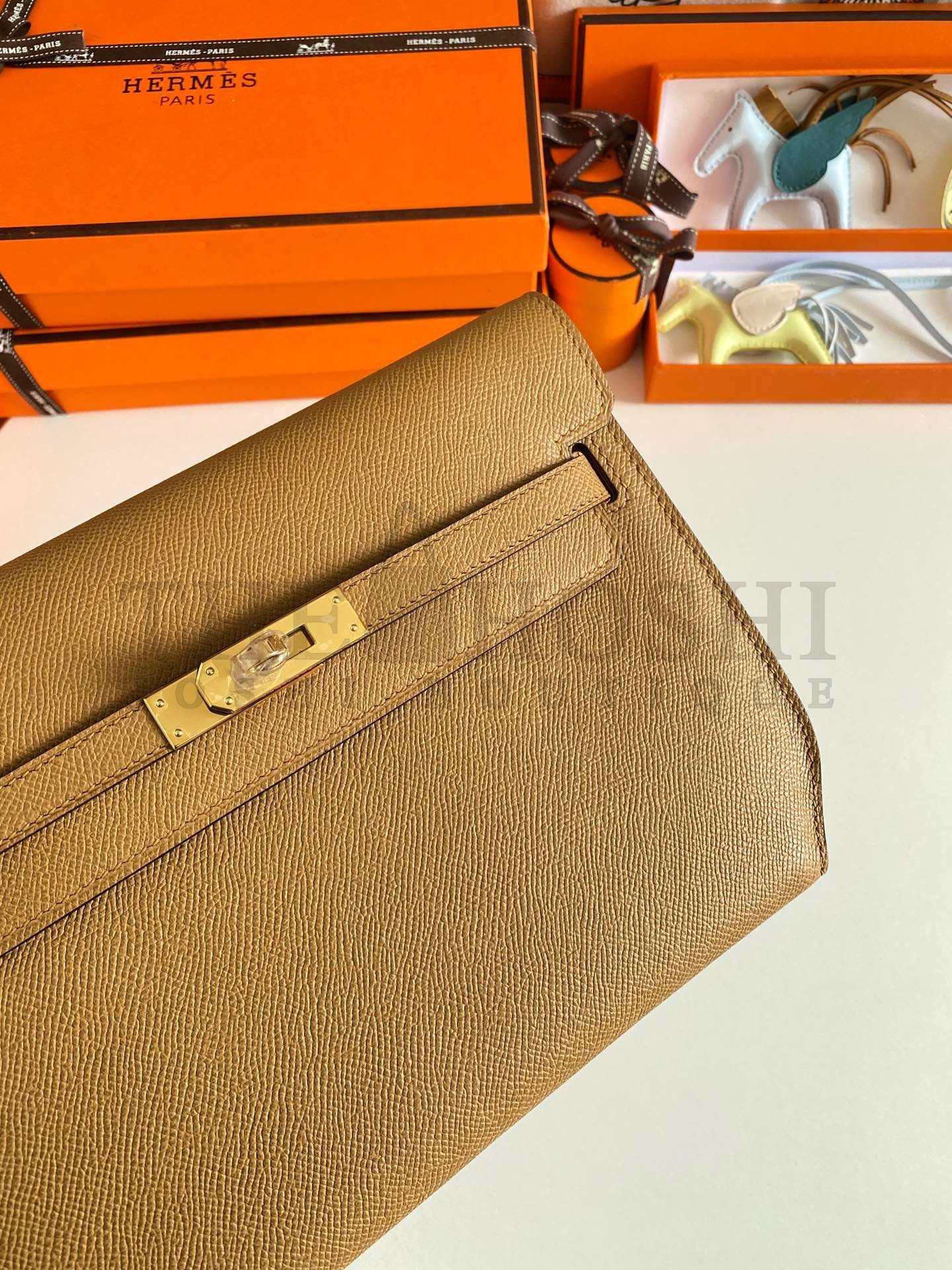 H**me5 Kelly Depeches 25 Pouch in Sesame Epsom Calfskin Master Quality