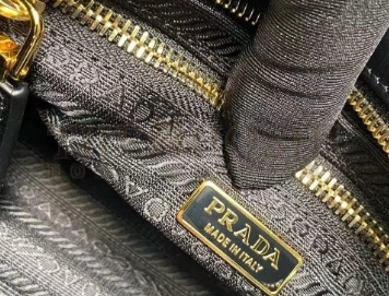 Pra*a Small leather shoulder bag Master Quality