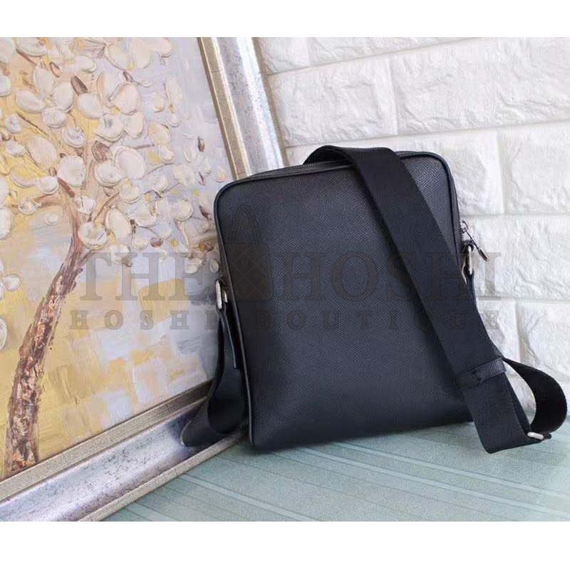 L0vis Vvtt0n LV Men Alex Messenger BB Taiga Cowhide Leather Master Quality