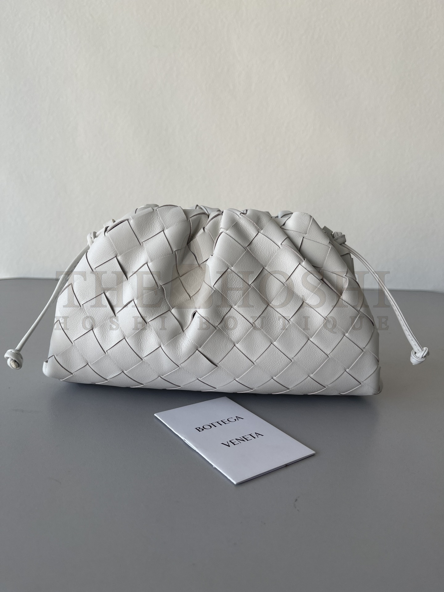 B0tt*ga Ven*ta BV The Pouch Intrecciato Mini Bag In Blue REAL LEATHER SIZE:22*12*7CM Master Quality