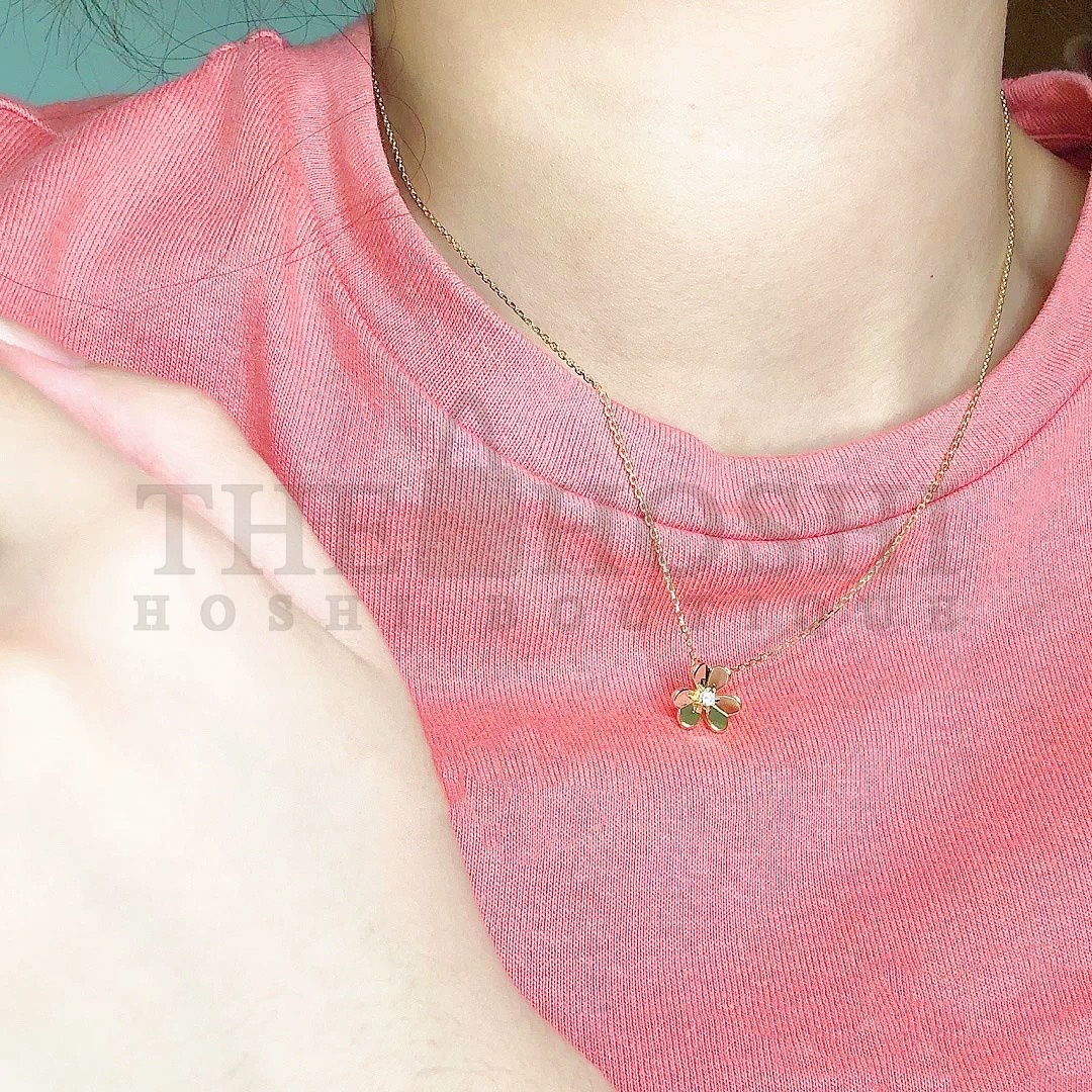 V*n Cl**f & Arpels Gold Three Flowers Necklace, Frivole pendant, mini model Master Quality
