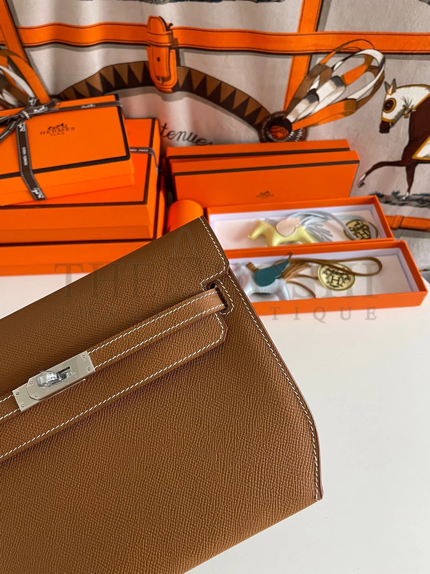 H**me5 Kelly Depeches 25 Pouch in Gold Epsom Calfskin Master Quality