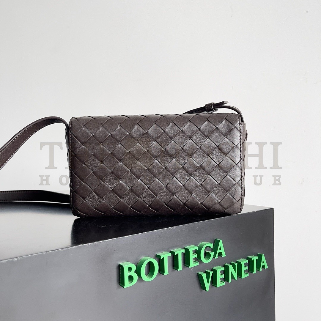 B0tt*ga Ven*ta Mini Andiamo Cross-Body Bag in Fondant Intrecciato Lambskin Master Quality