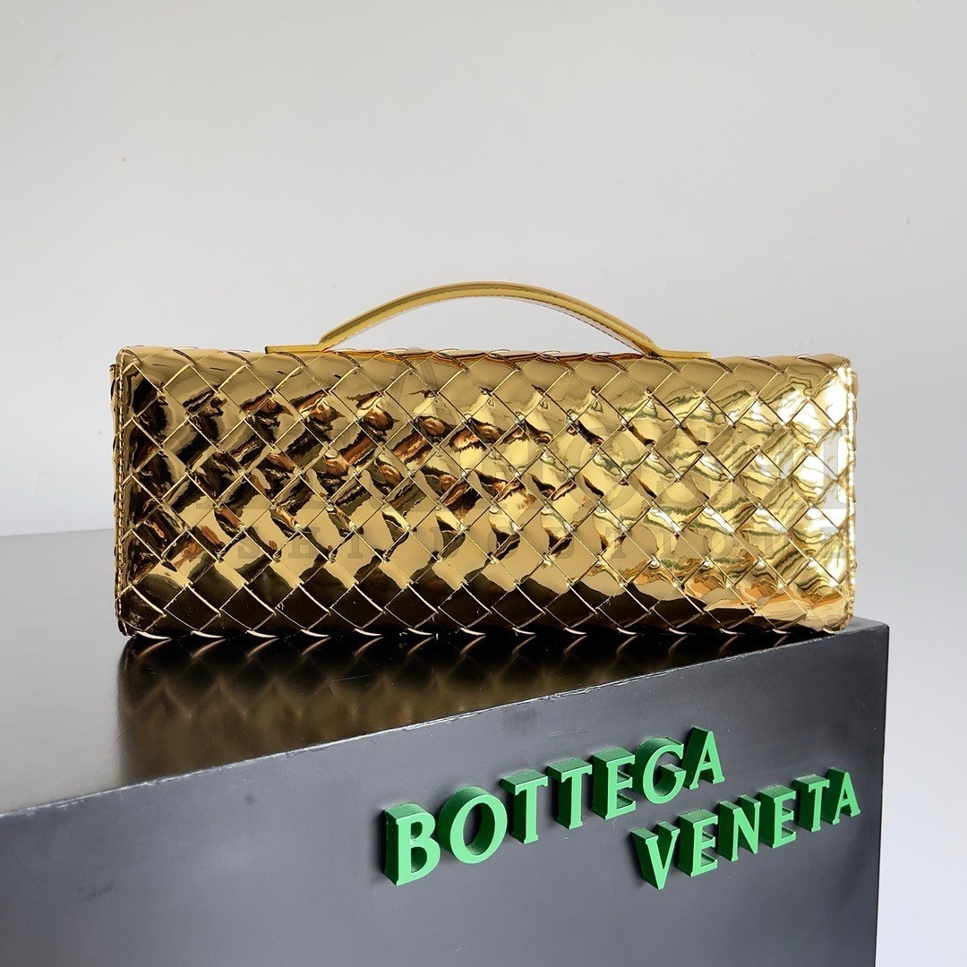 B0tt*ga Ven*ta Andiamo Clutch with Handle in Gold Metallic Leather Master Quality