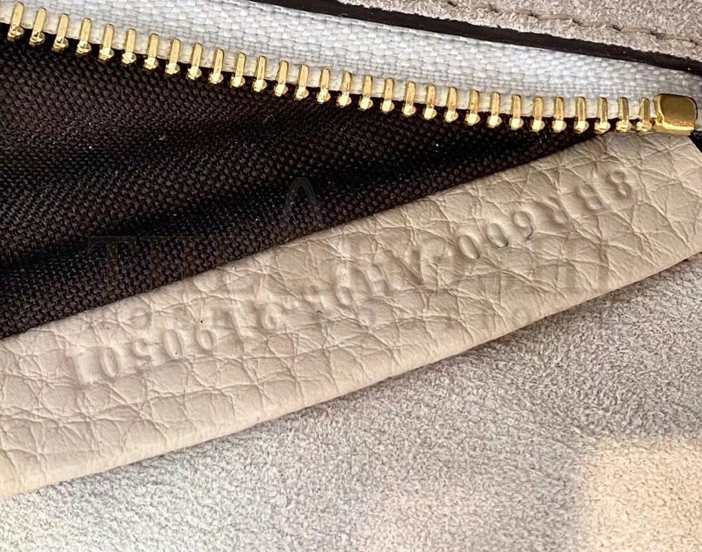 F**di Medium Baguette Bag In White Grained Leather Master Quality