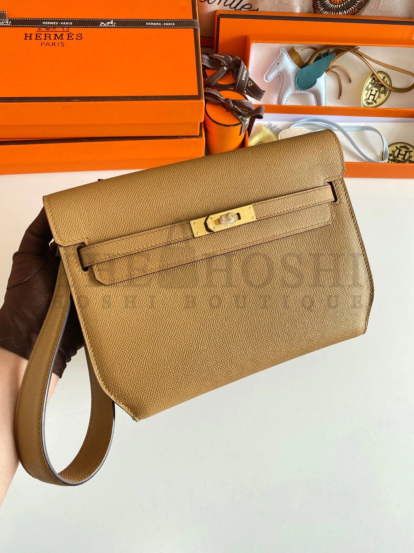 H**me5 Kelly Depeches 25 Pouch in Sesame Epsom Calfskin Master Quality