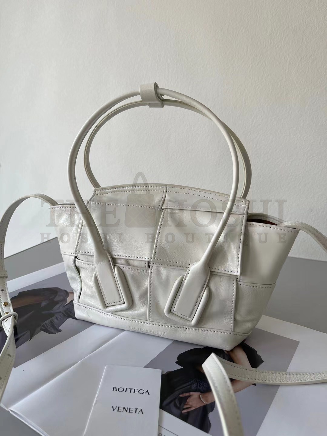 B0tt*ga Ven*ta Arco Mini Bag In White Intrecciato Leather Master Quality