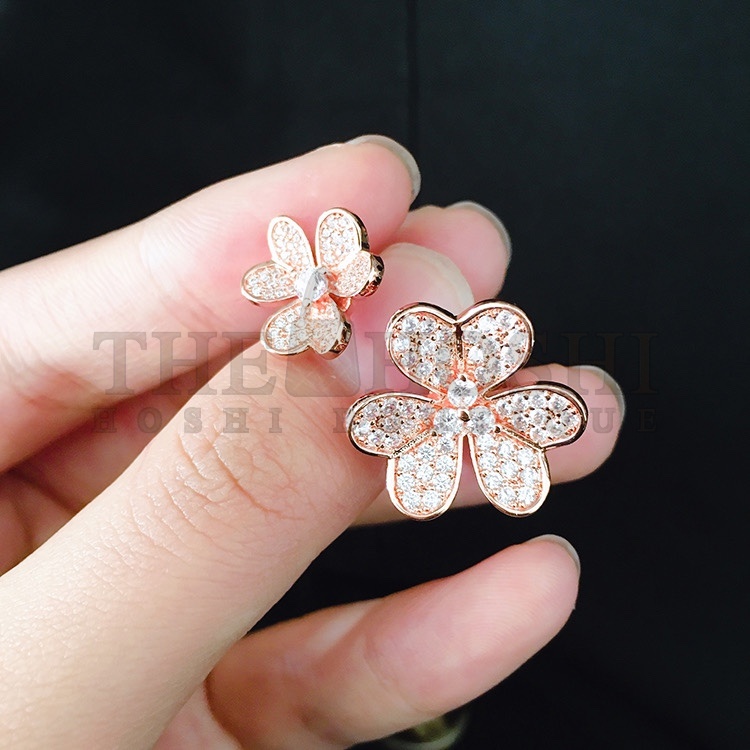 V*n Cl**f & Arpels Double Trefoil, Frivole Between the Finger ring Master Quality