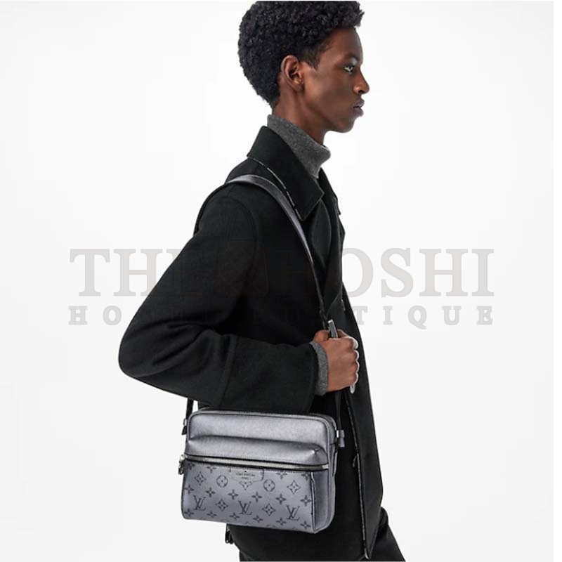 L0vis Vvtt0n LV Men Outdoor Messenger Bag Gunmetal Gray Monogram Coated Canvas Master Quality