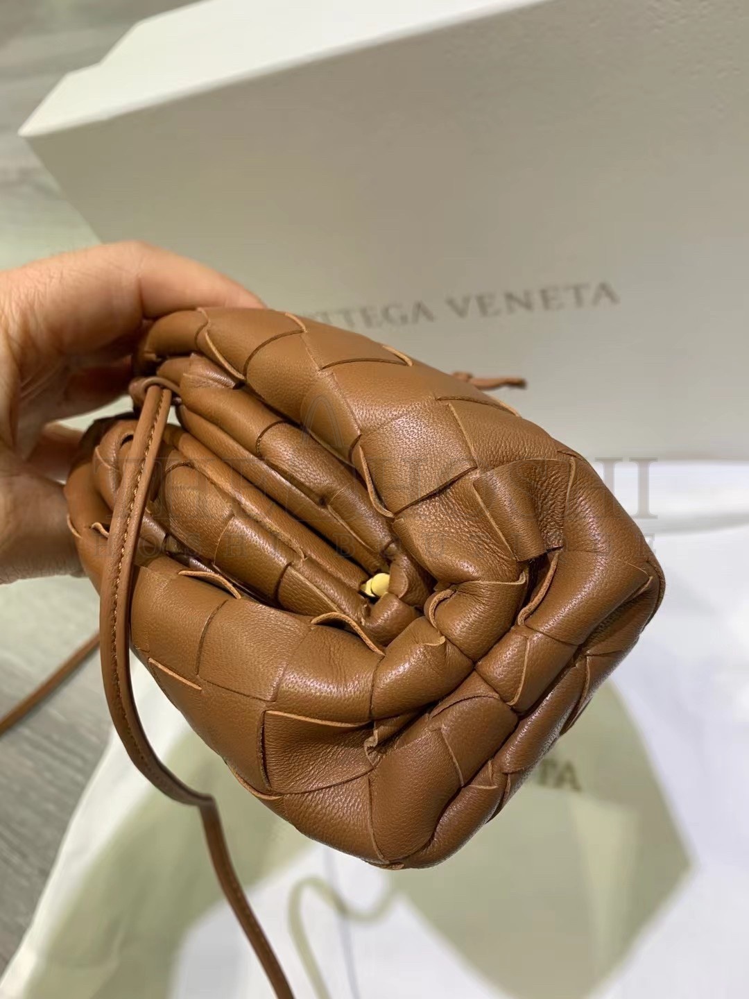 B0tt*ga Ven*ta Mini Pouch In Caramel Intrecciato Lambskin Master Quality