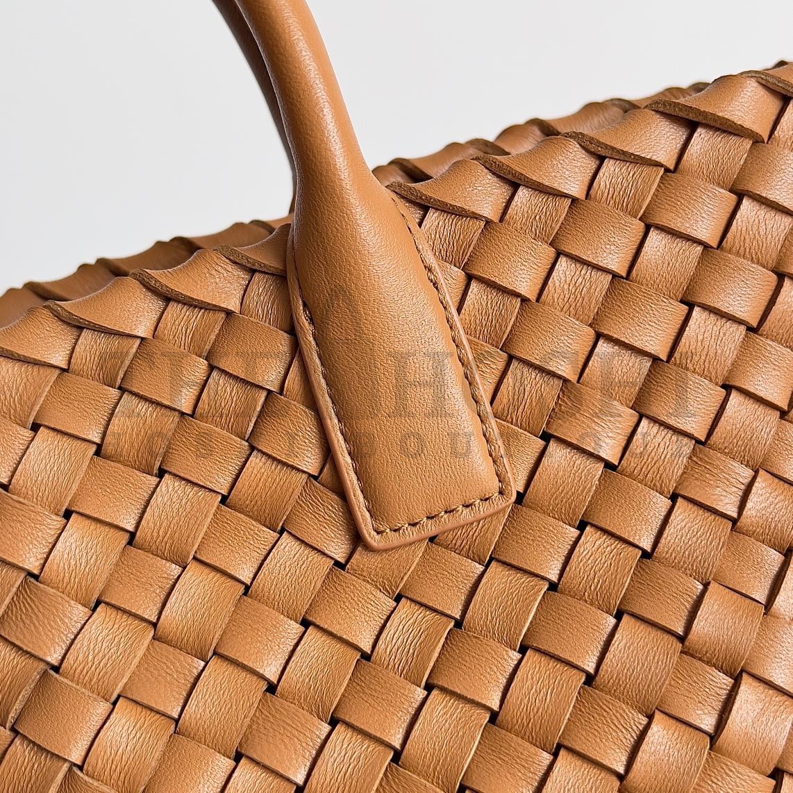 B0tt*ga Ven*ta Cabat Mini Bag In Caramel Intrecciato Lambskin Master Quality