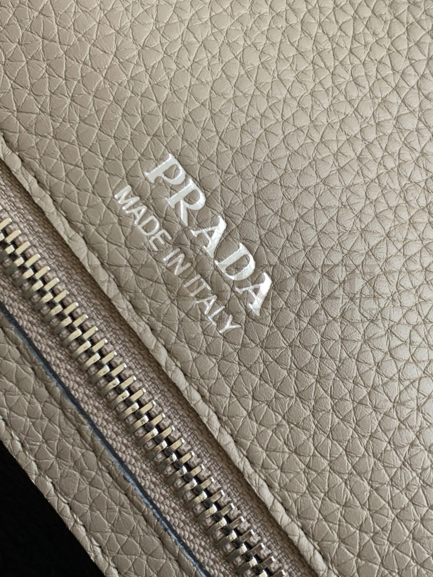 Pra*a Flap Shoulder Bag in Grey Grained Leather Master Quality