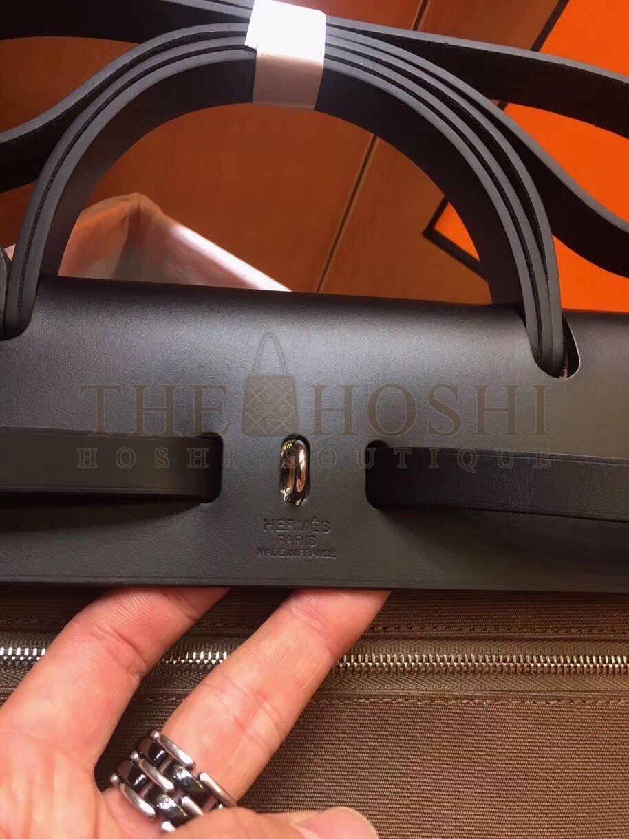 H**me5 Herbag Zip 31cm Bag In Black And Taupe Master Quality