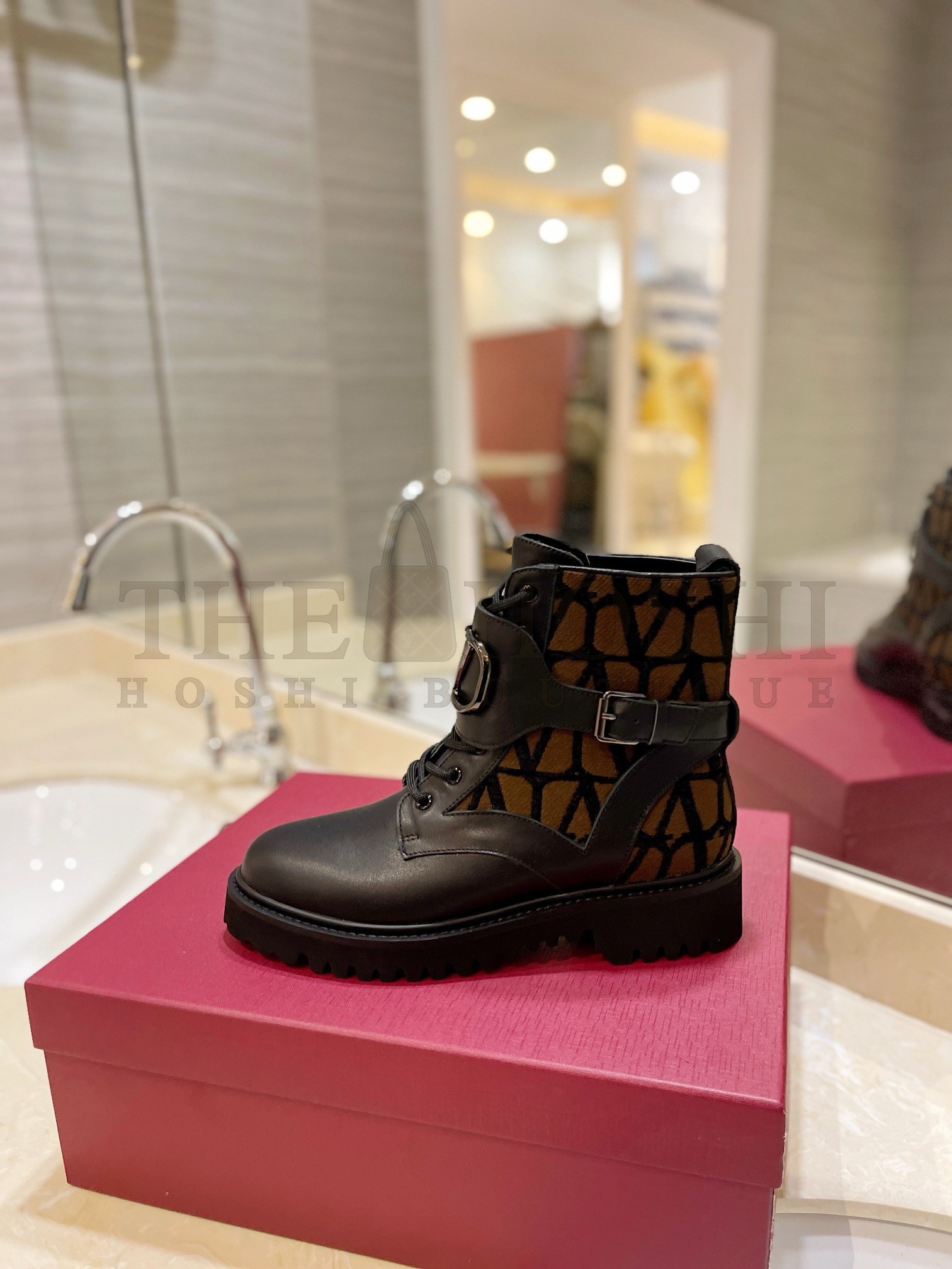 Va1e*ntin0 Vlogo Signature Combat Boots in Noir Toile Iconographe Master Quality