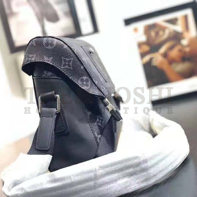 L0vis Vvtt0n LV Men Messenger PM Voyager in Monogram Eclipse Canvas-Grey Master Quality