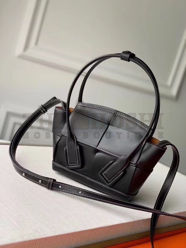 B0tt*ga Ven*ta Arco Mini Bag In Black Intrecciato Calfskin Master Quality