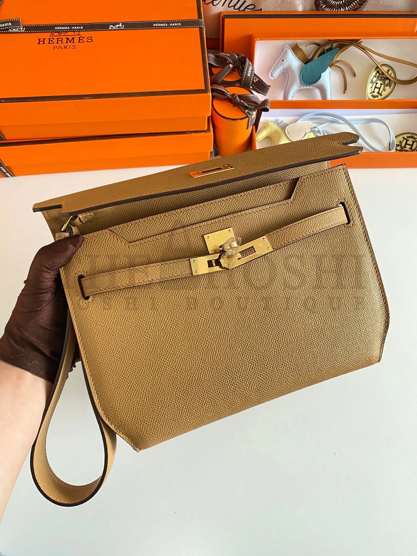 H**me5 Kelly Depeches 25 Pouch in Sesame Epsom Calfskin Master Quality