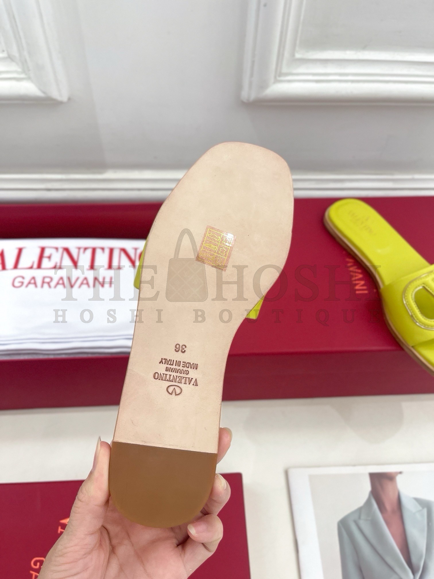 Va1e*ntin0 VLogo Cut-out Slide Sandals in Yellow Leather Master Quality