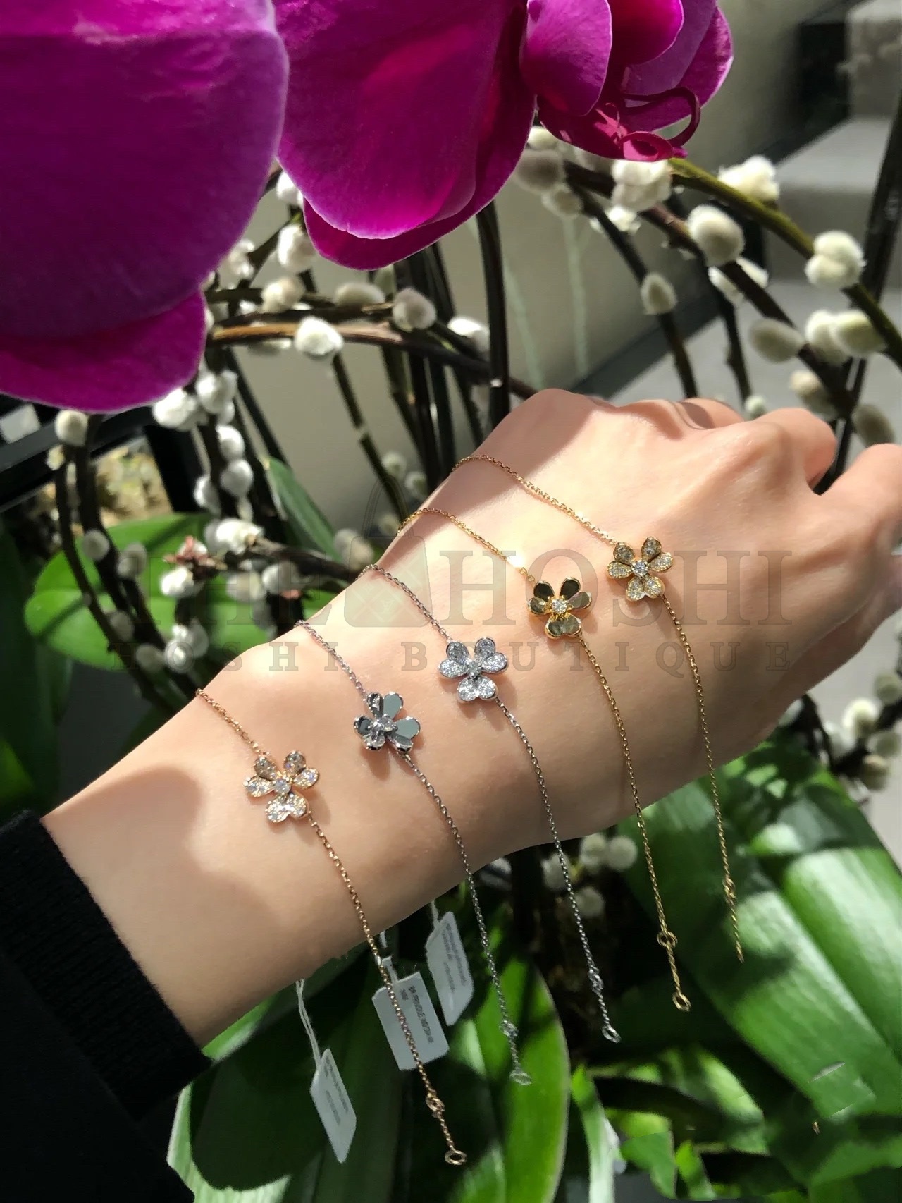 V*n Cl**f & Arpels Three Flowers Bracelet, Frivole bracelet Master Quality