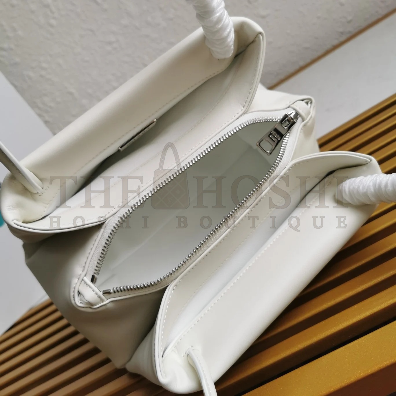 Pra*a S*pernova Small Shoulder Bag In White Calfskin Master Quality