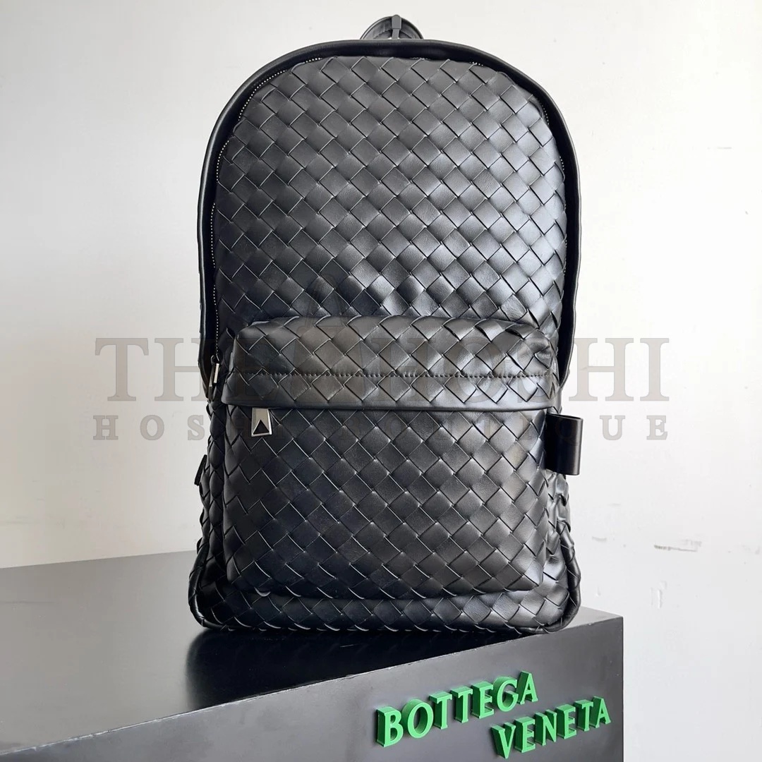 B0tt*ga Ven*ta Medium Backpack In Black Intrecciato Calfskin Master Quality