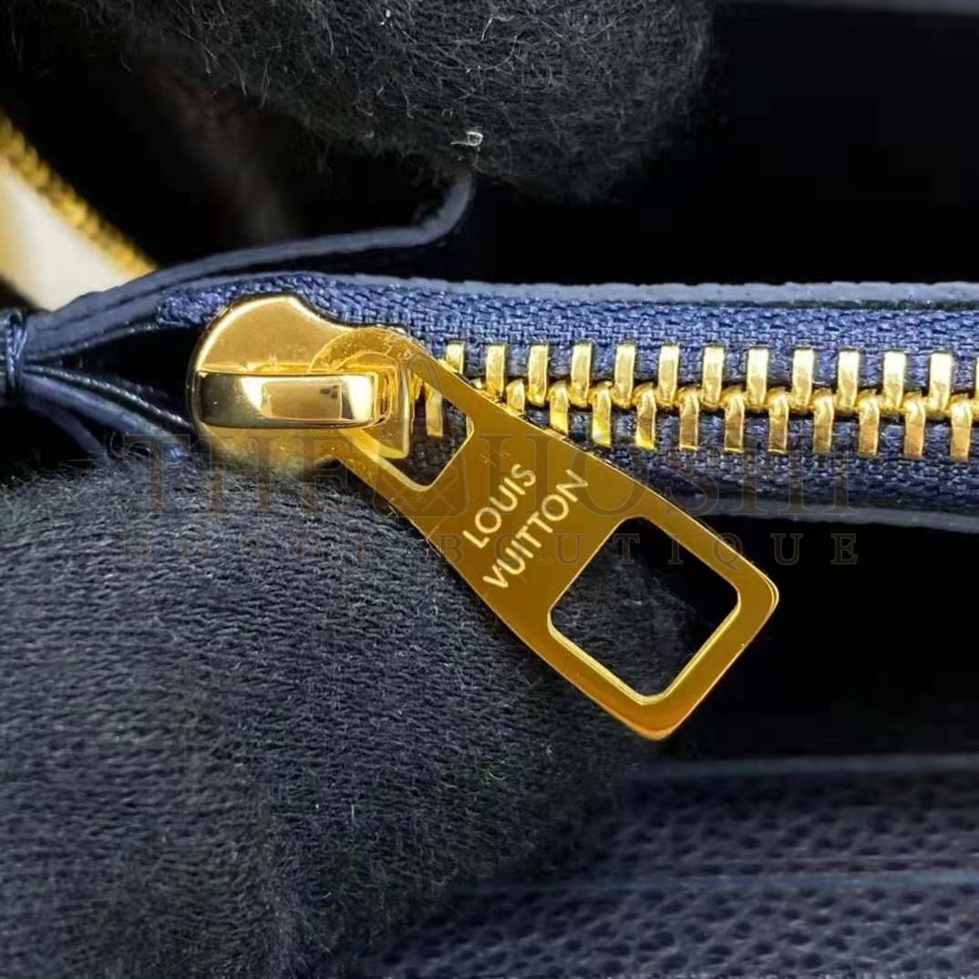 L0vis Vvtt0n LV Unisex Clémence Wallet Marine Rouge Monogram Empreinte Embossed S*pple Grained Cowhide Master Quality