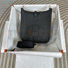 H**me5 Evelyn Bags Master Quality