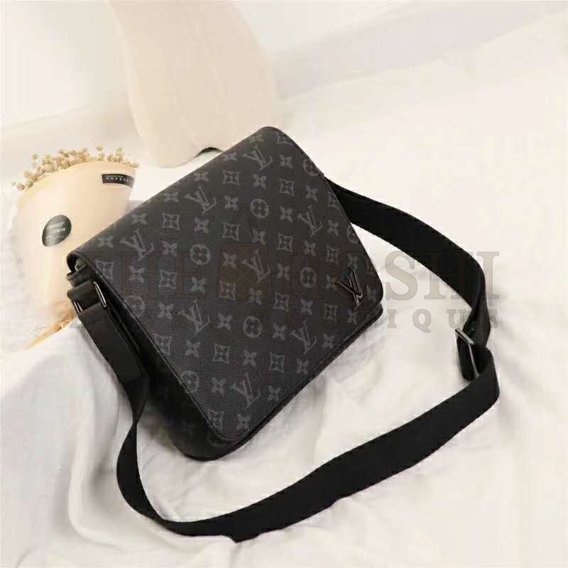 L0vis Vvtt0n LV Men District PM Bag in Monogramme Eclipse Canvas-Grey Master Quality