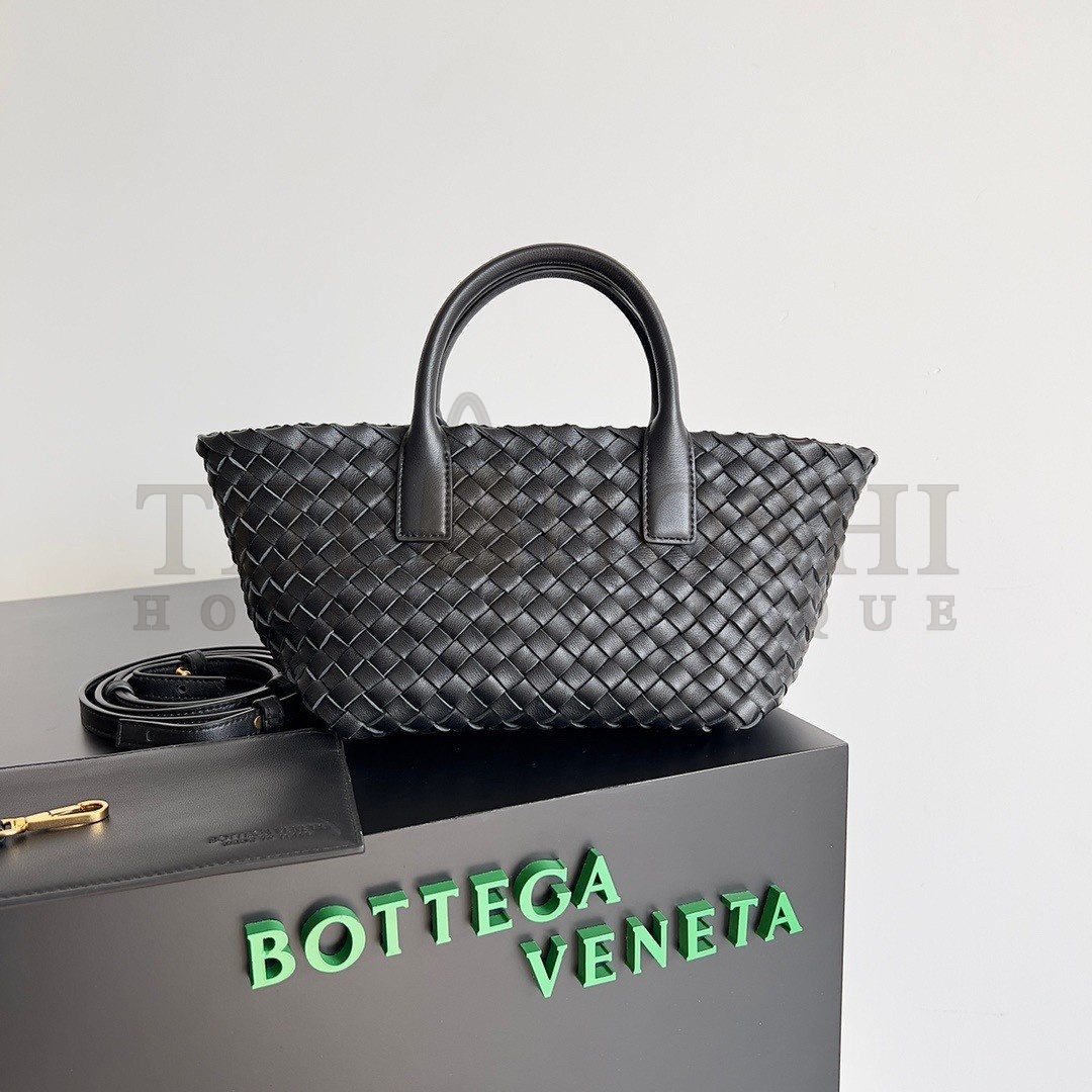 B0tt*ga Ven*ta Cabat Mini Bag In Black Intrecciato Lambskin Master Quality