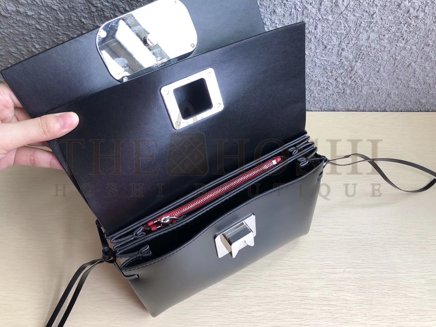 Va1e*ntin0 Small Love Vring Shoulder Black Bag Master Quality