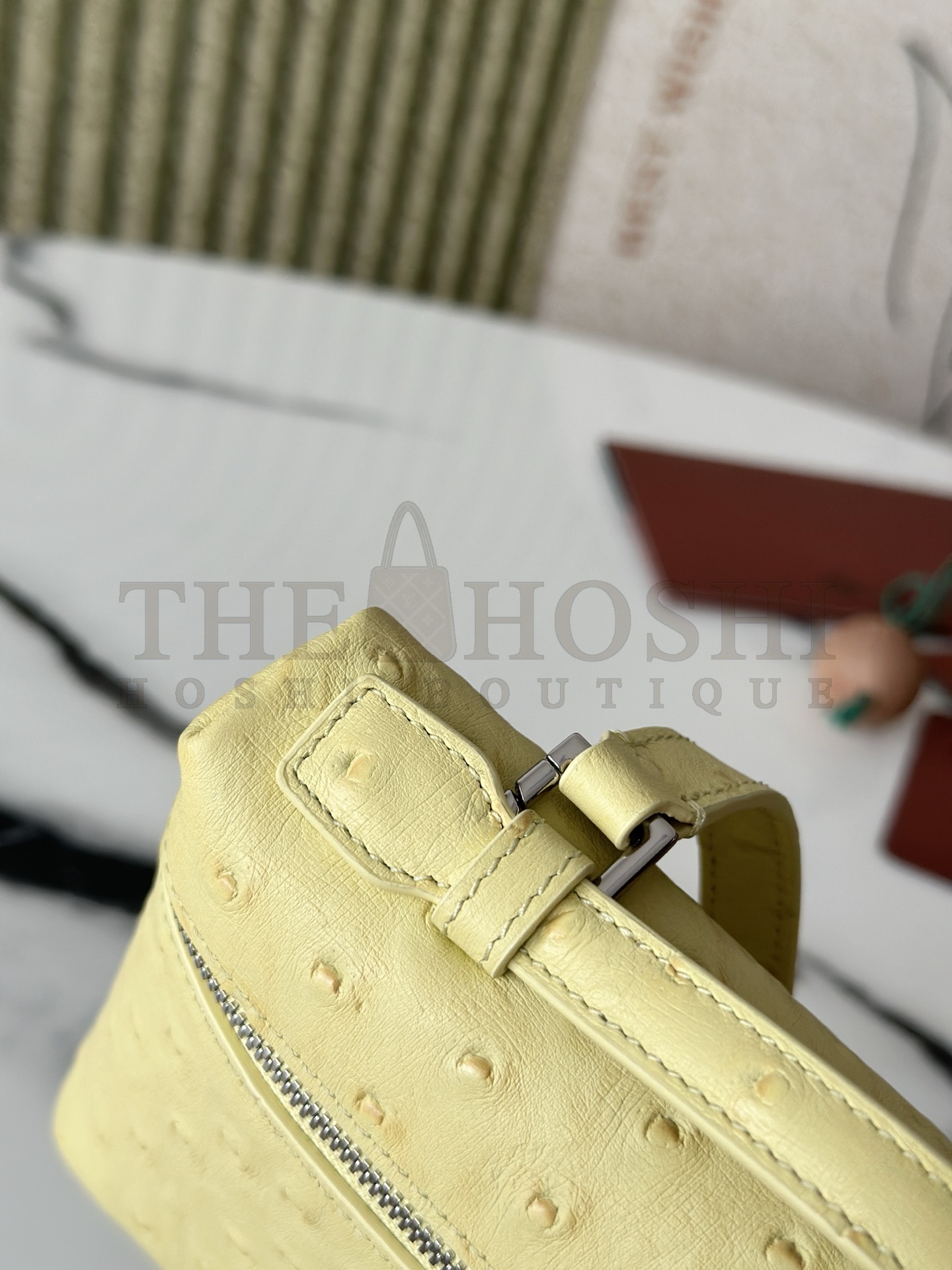 L0r0 P1ana LP L19 Extra Pocket Ostrich Leather Clutch Crossbody Bag 19x6.5x11cm Master Quality