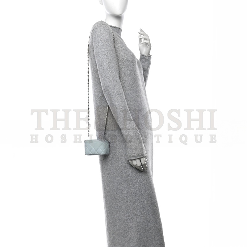 Ch**el LAMBSKIN QUILTED TOP HANDLE MINI VANITY CASE WITH CHAIN LIGHT BLUE 1671368 (10*9*7cm) Master Quality