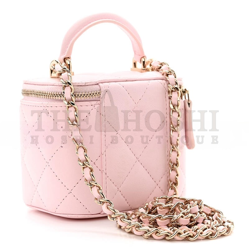 Ch**el LAMBSKIN QUILTED MINI TOP HANDLE VANITY CASE WITH CHAIN LIGHT PINK 1334686 (10*9*7cm) Master Quality